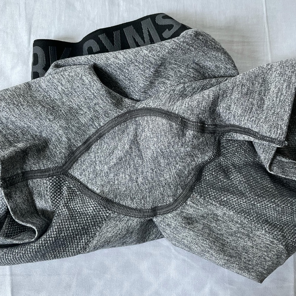 Gymshark flex shorts 🖤 - Picture 4 of 8